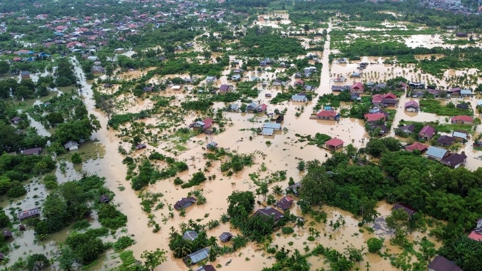 Banjir Rendam Permukiman Di Padang