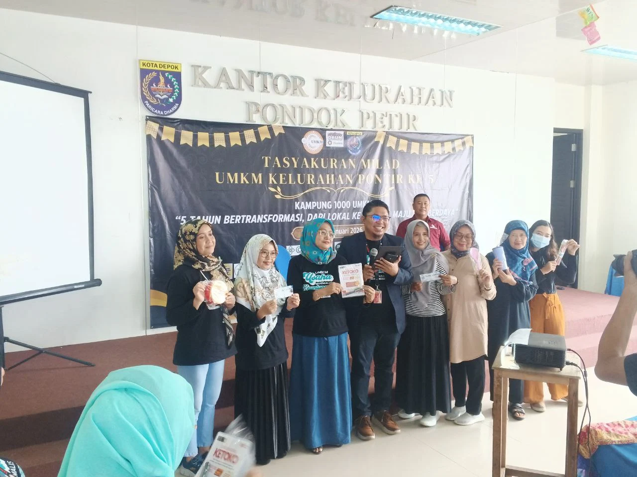 Milad ke-5 UMKM Pondok Petir di Aula Keluarahan Pondok Petir Doorprize