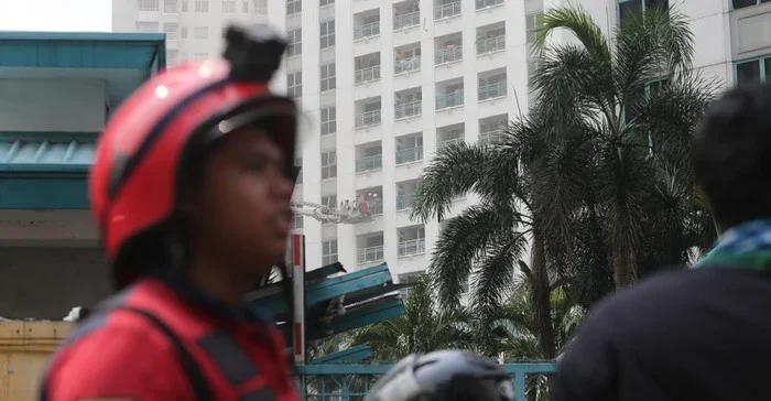 Asap Hitam Selimuti Apartemen Tanah Abang Jakarta